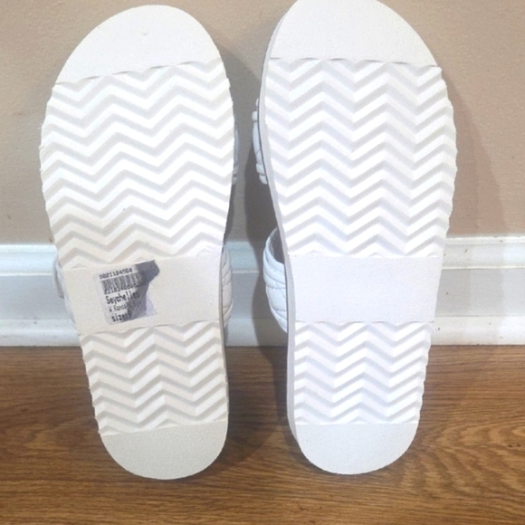 Seychelles Womens 9 New To This" Quilted Sandals, White Leather, Open Strapping - Picture 6 of 10